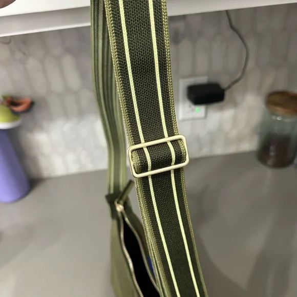 Rothys Womens green Zip Small Casual Crossbody Bag Handbag - Picture 6 of 6